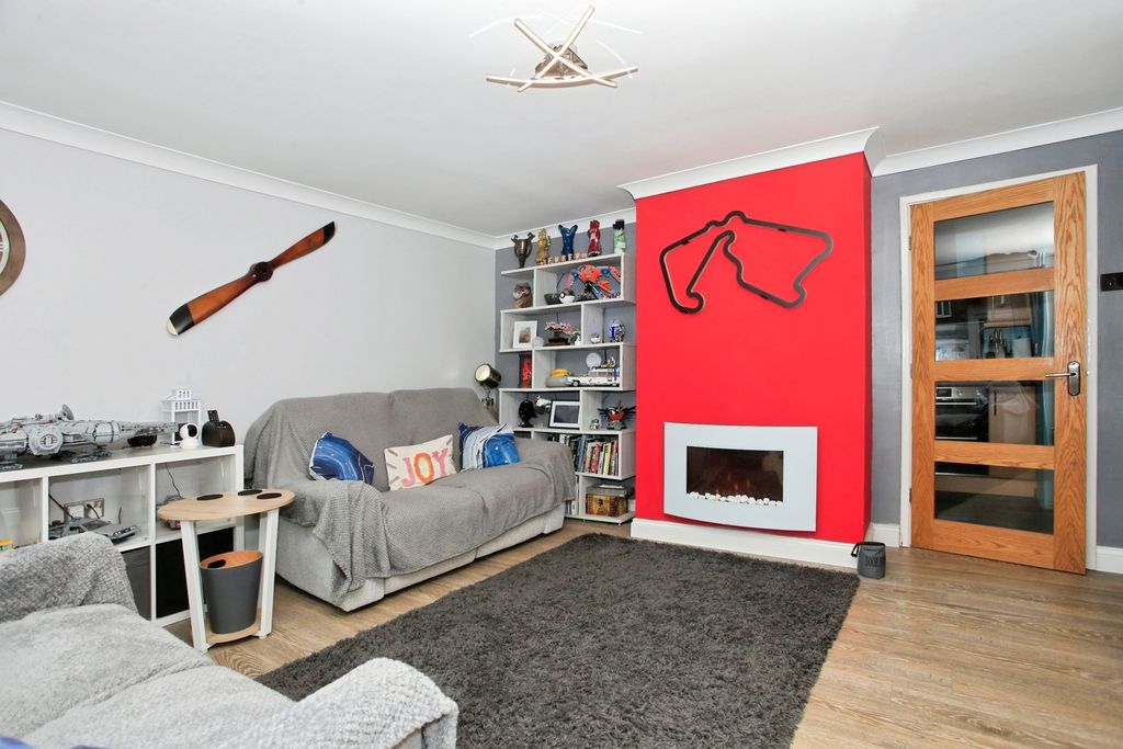 Property photo 3 of 17 Photo