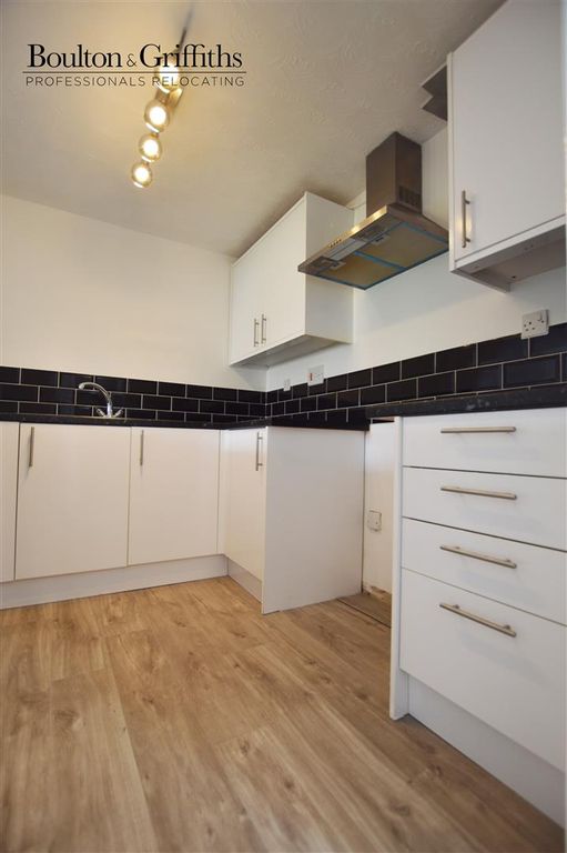 Property photo 2 of 18 Kitchen