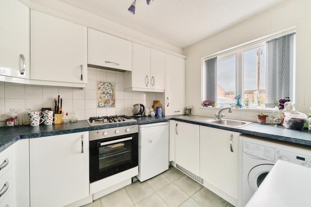 Property photo 2 of 10 Kitchen