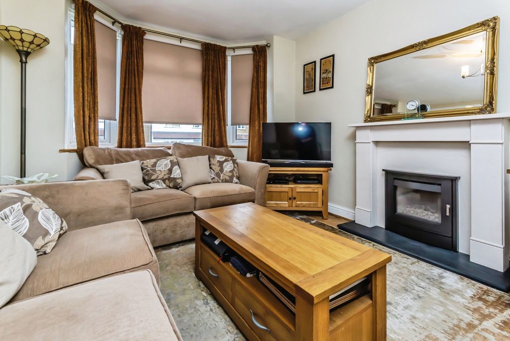 Property photo 2 of 19 Pbox-Img.Jpg