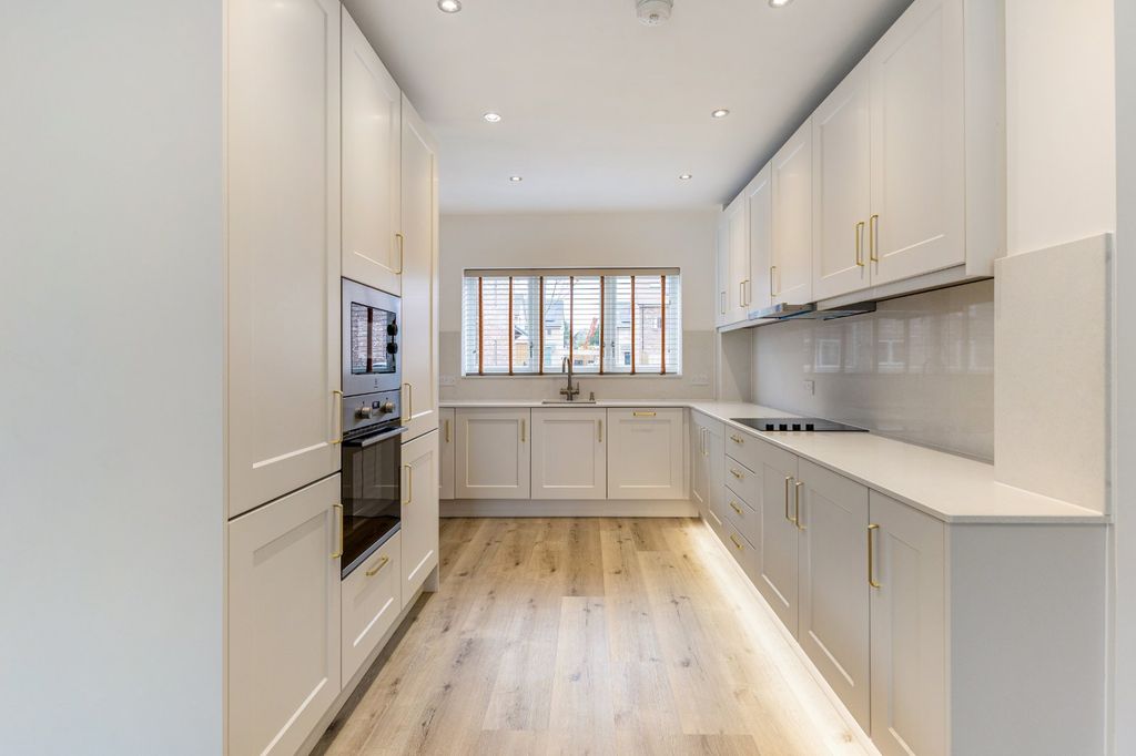 Property photo 3 of 13 Kitchen