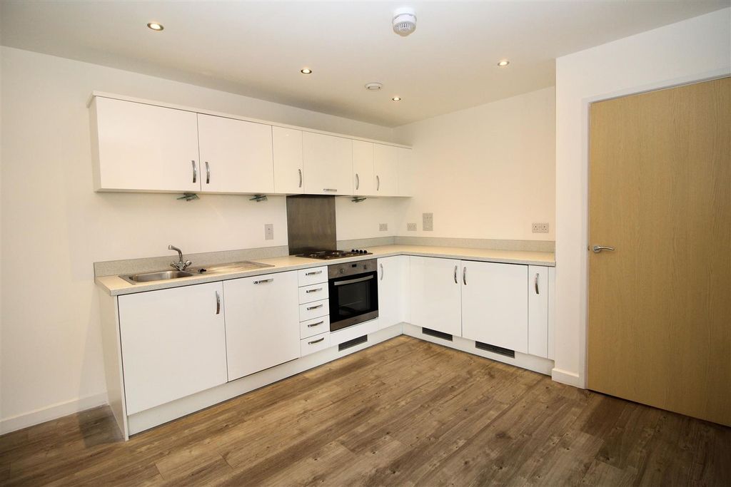 Property photo 3 of 9 Reception/Kitchen