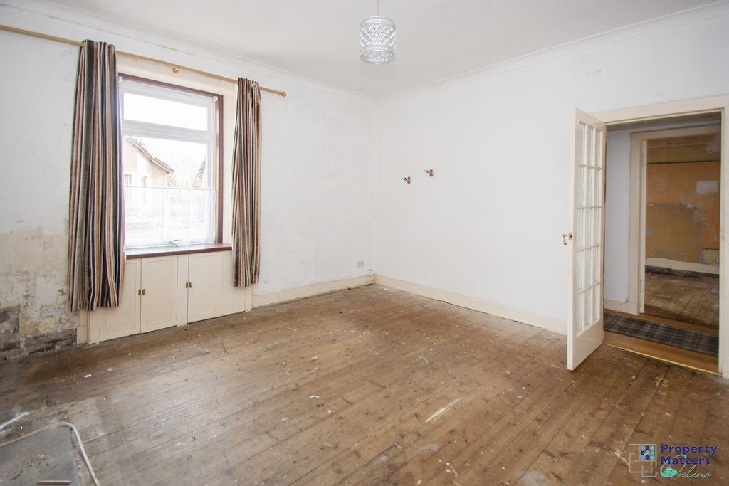 Property photo 3 of 16 Lounge