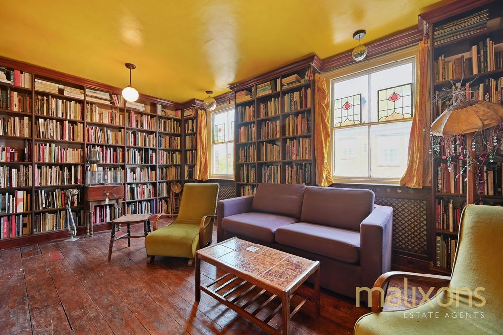 Property photo 3 of 12