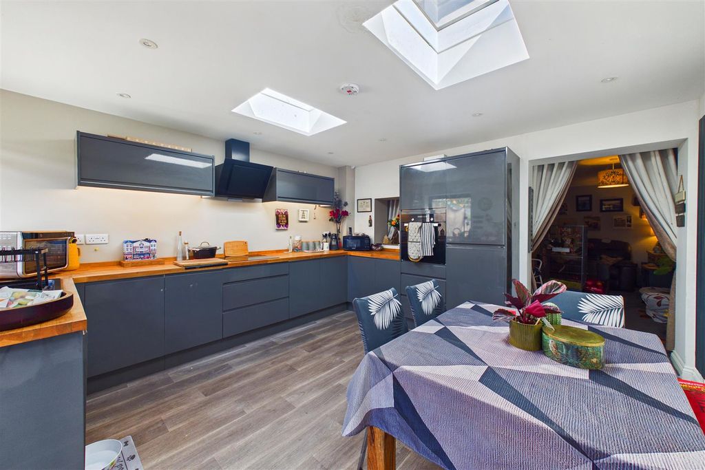 Property photo 3 of 22 Kitchen/Diner