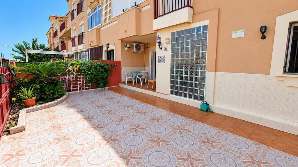 Property photo 1 of 25 Renovated 2-Bed Ground Floor Apartment With Private Parking