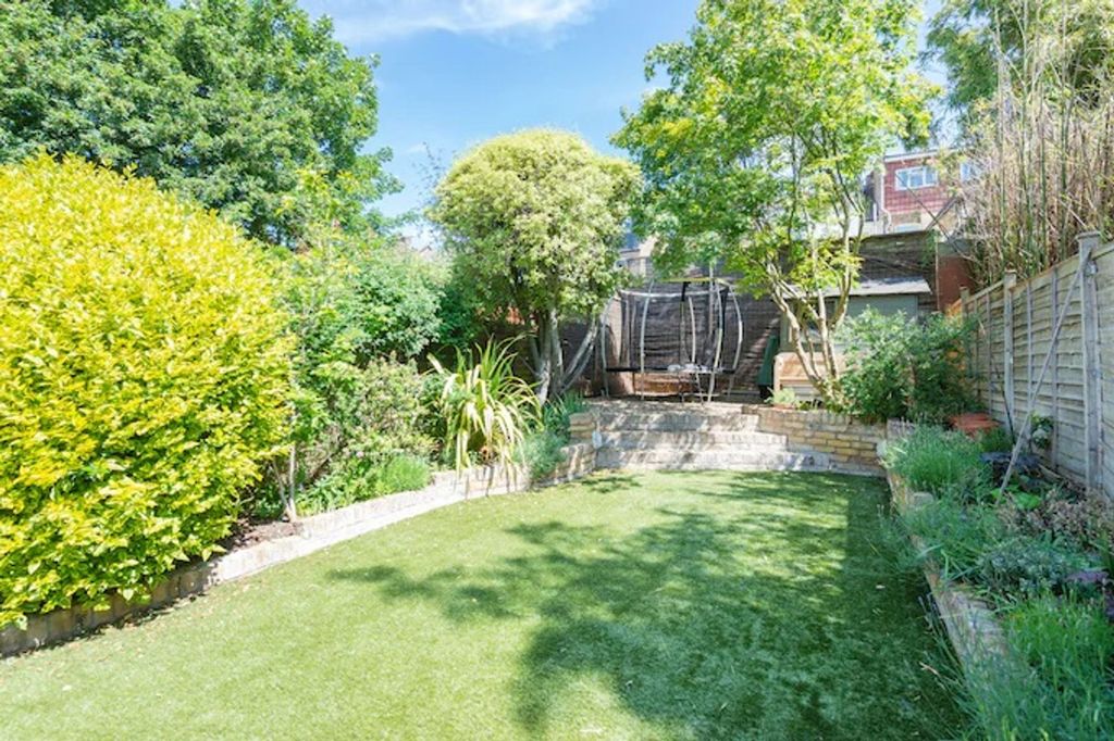 Property photo 2 of 40