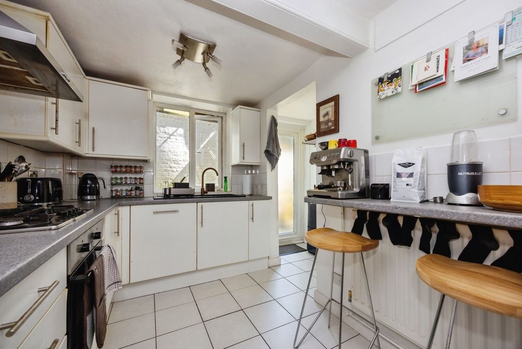 Property photo 3 of 16 Pbox-Img.Jpg