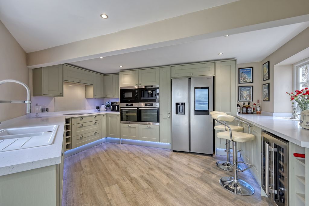 Property photo 2 of 29 Kitchen