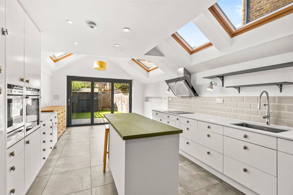 Property photo 2 of 9 Picture No. 13