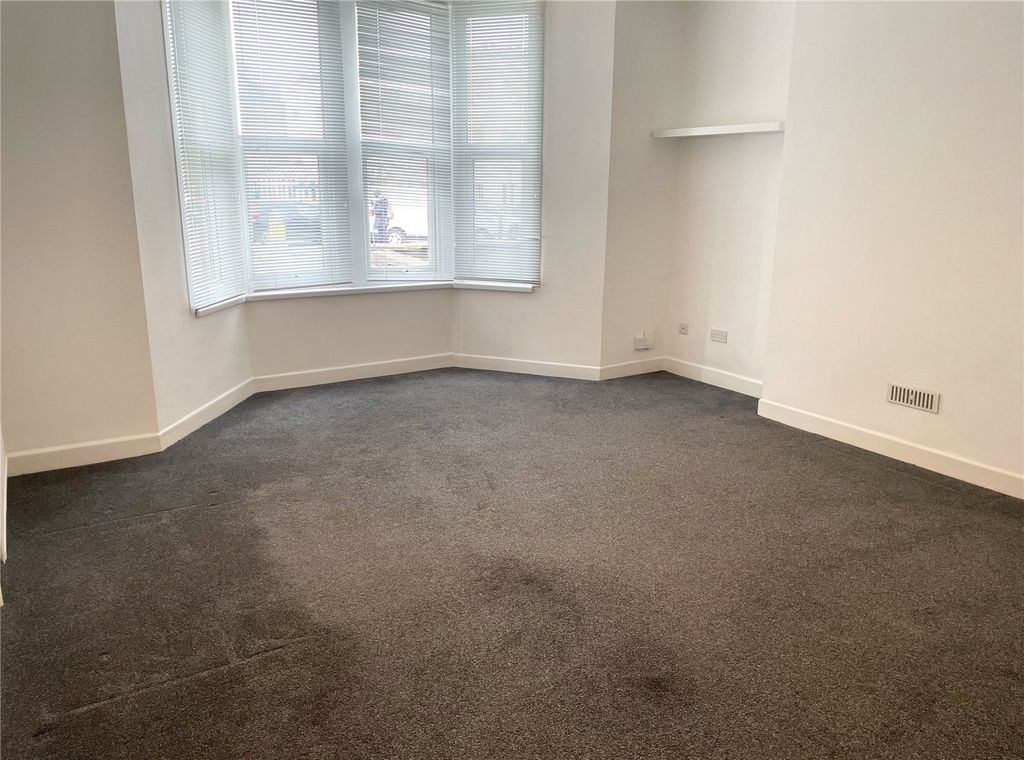 Property photo 2 of 11 Picture No. 27