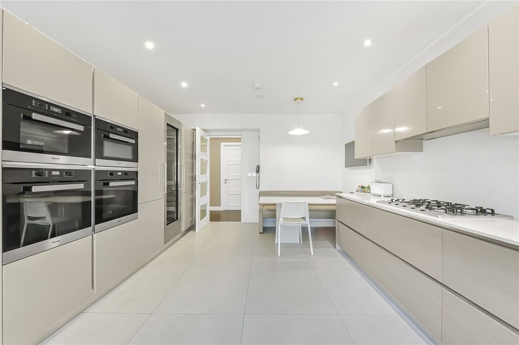Property photo 2 of 18 Kitchen