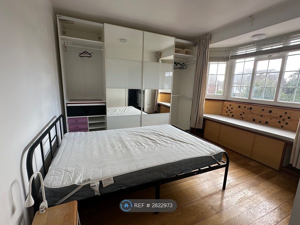 Property photo 3 of 8 Ensuite Bedroom With Bed / 2 Dbwardrobes &Bench