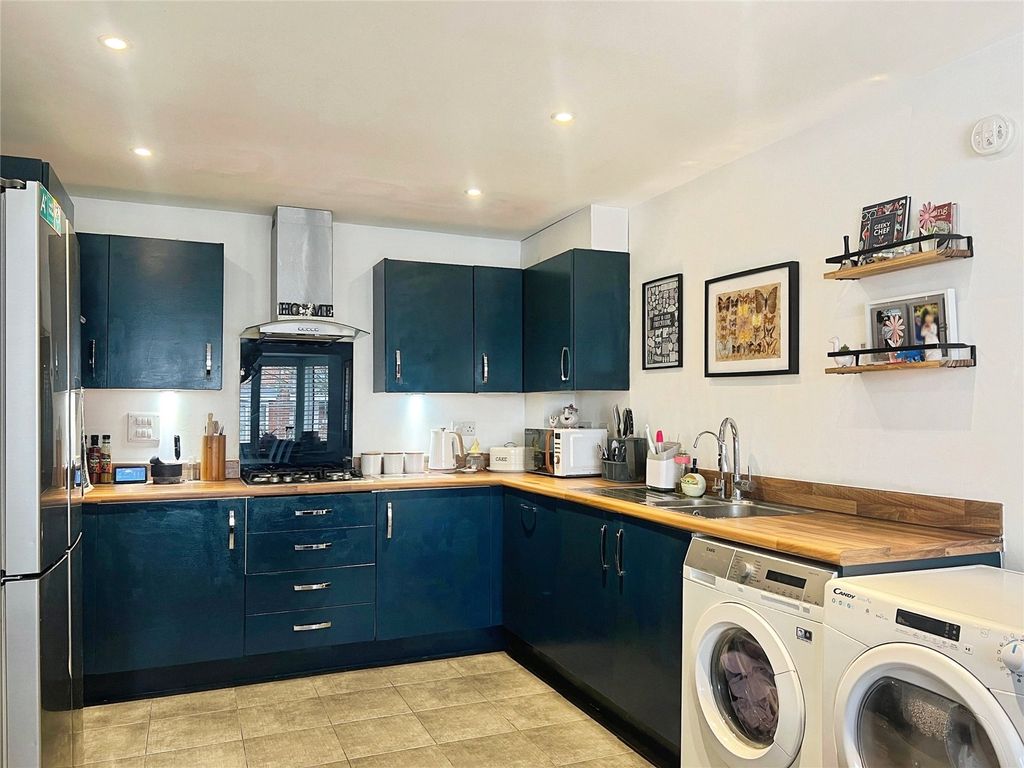 Property photo 3 of 21 Picture No. 24