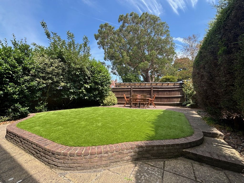 Property photo 3 of 23