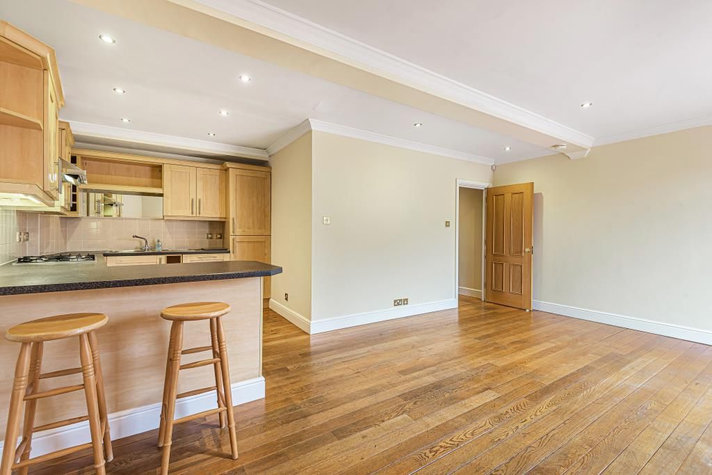Property photo 3 of 11 Kitchen