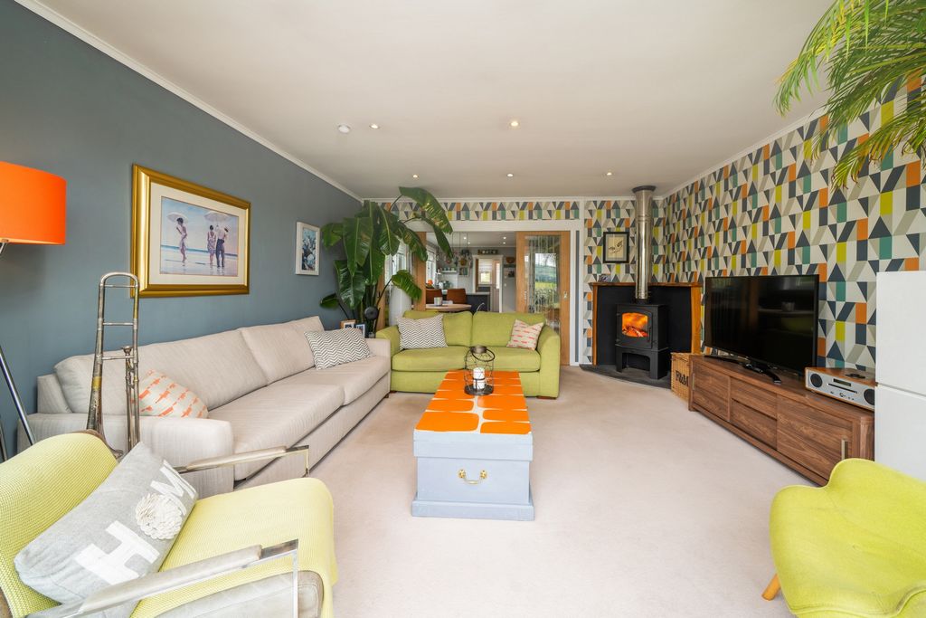 Property photo 3 of 33 Photo 24