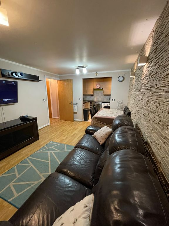 Property photo 1 of 10 2 Bedroom, 2 Bathroom Flat To Rent - Beberies House, Feltham, Tw13 4Gs