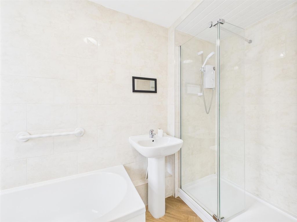 Property photo 3 of 14 Cam01931G0-Pr0302-Still002.Jpg
