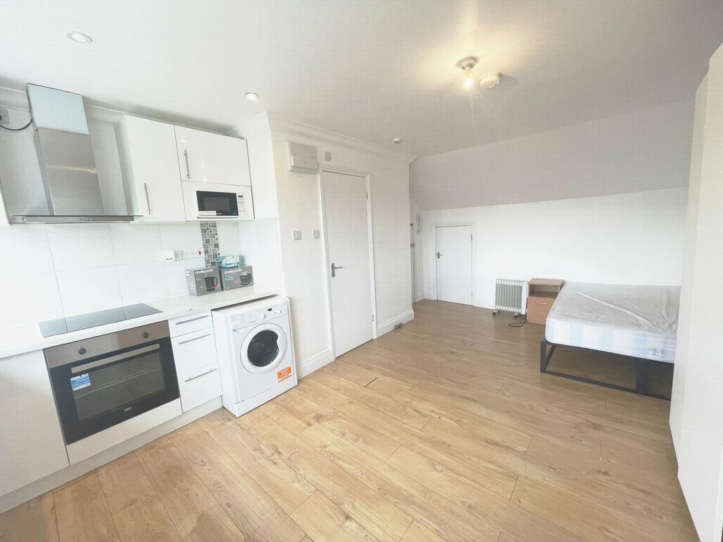 Property photo 2 of 7 Photo 3