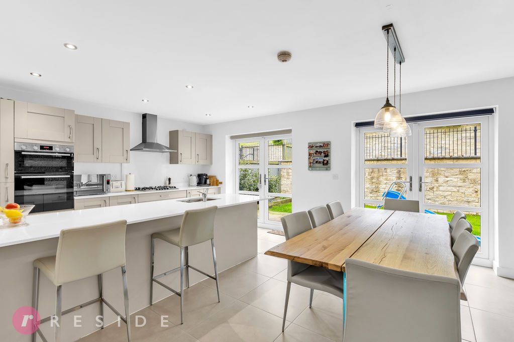 Property photo 3 of 32 Family Living Kitchen