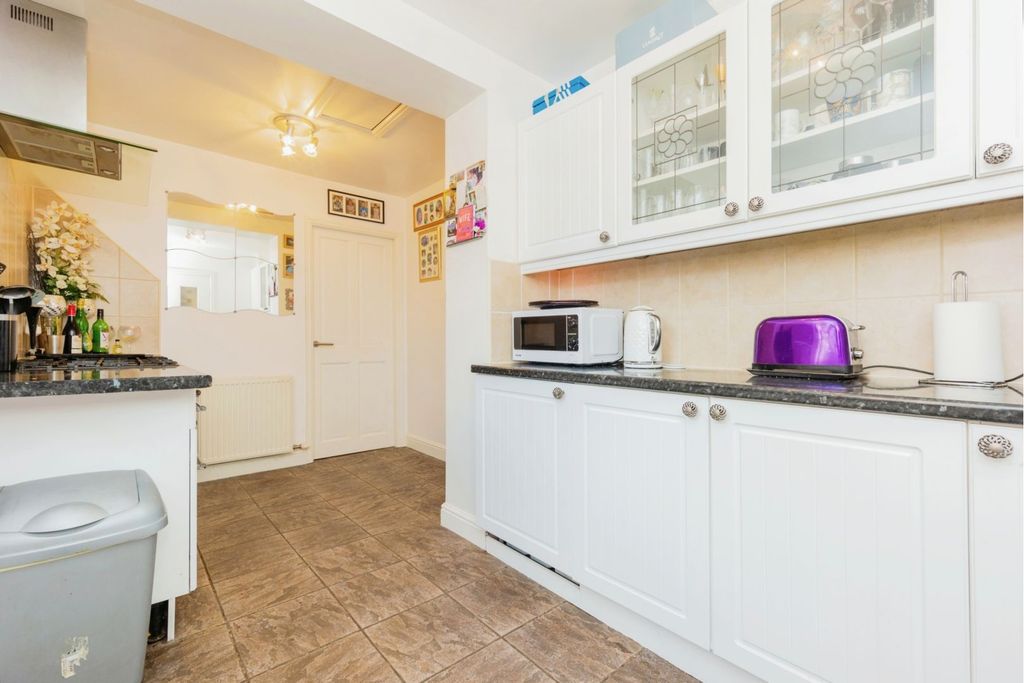 Property photo 2 of 21