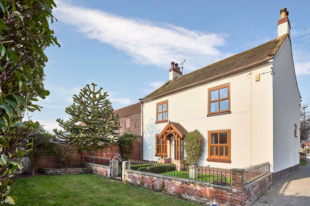 Property photo 3 of 51