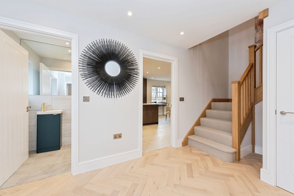 Property photo 3 of 27 Pbox-Img.Jpg