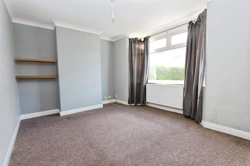 Property photo 3 of 16 Sitting Room