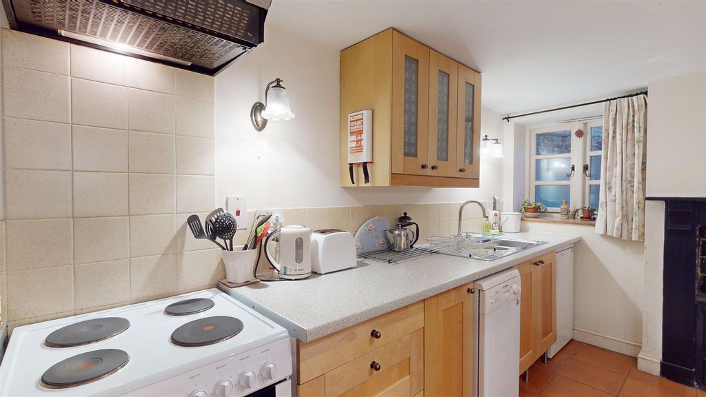 Property photo 3 of 9 Hannahs-Cottage-Kitchen 4.Jpg
