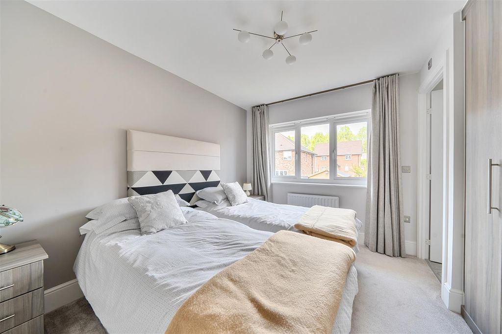 Additional image 14 of 3 bed property for saleLowsley Farm Drive, Liphook GU30