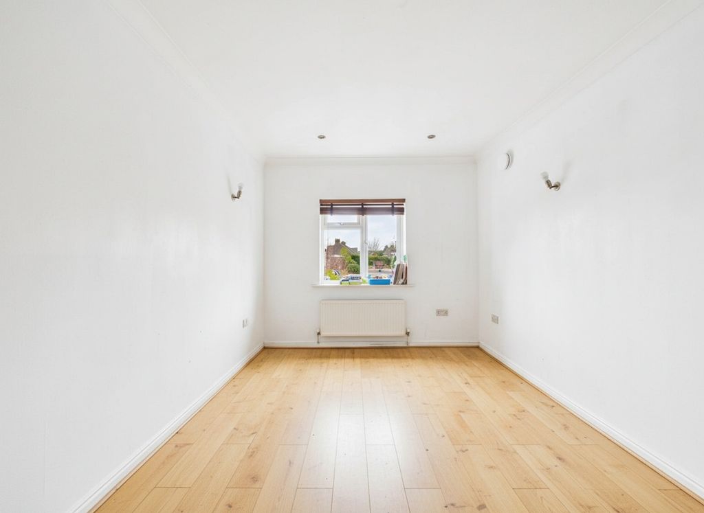 Property photo 3 of 7 4973372