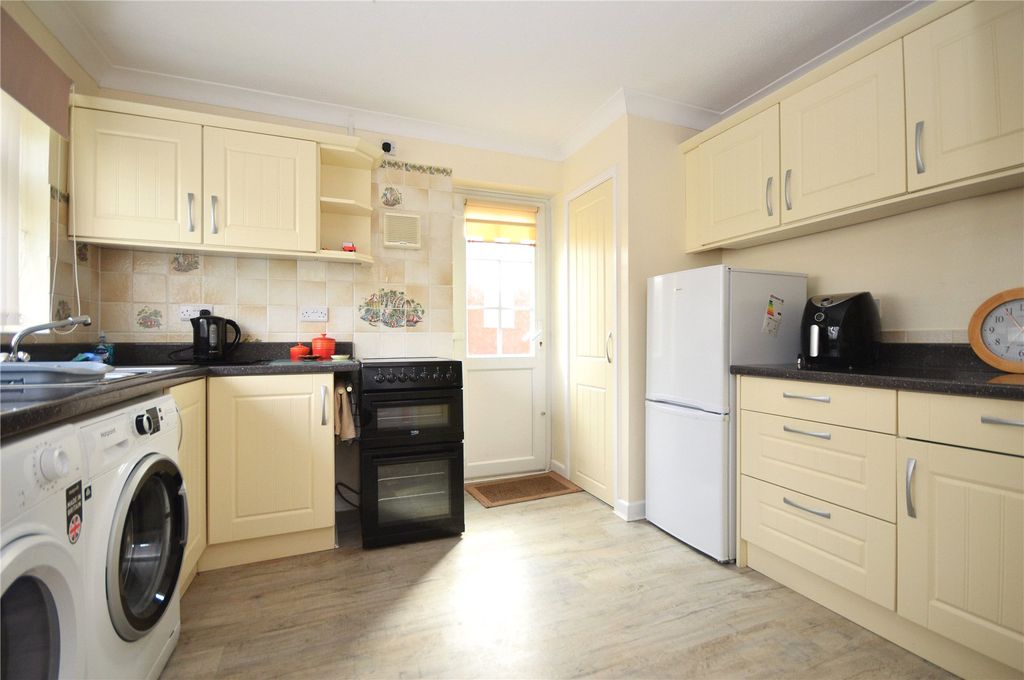 Property photo 3 of 20 Kitchen