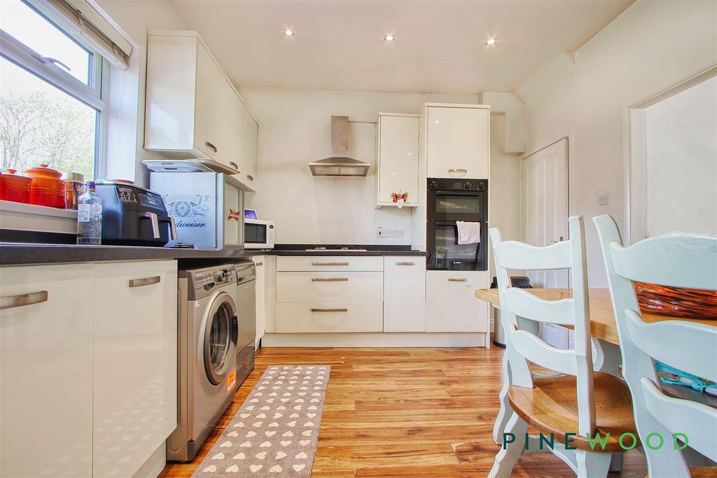 Property photo 3 of 24 Kitchen / Diner
