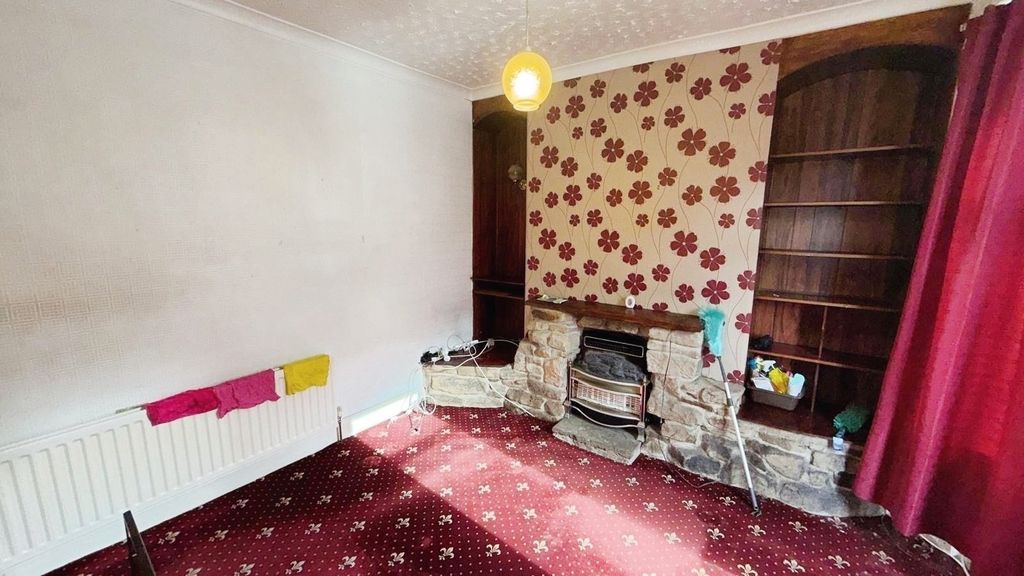 Property photo 3 of 14 Lounge