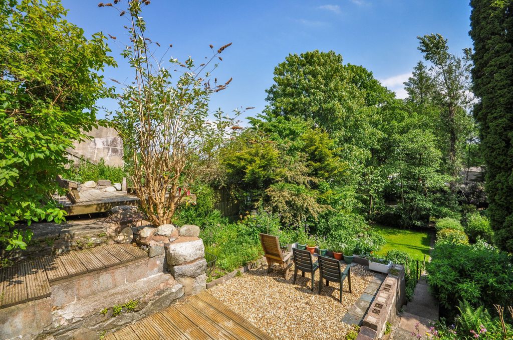 Property photo 3 of 46