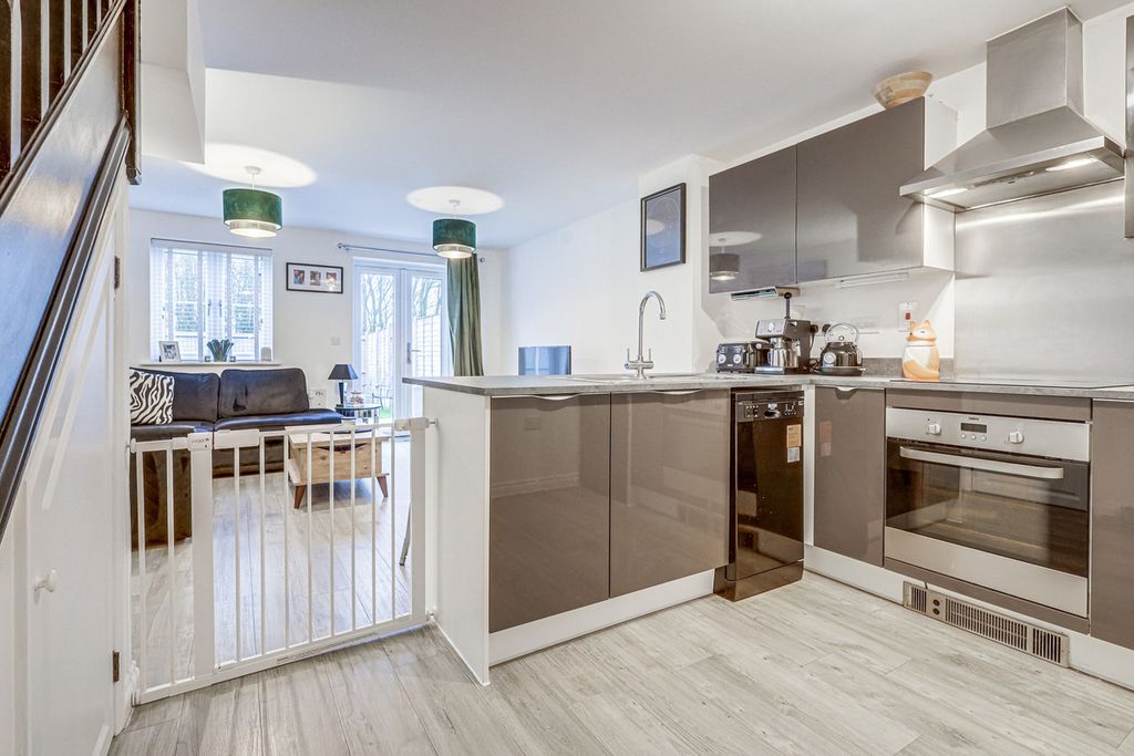 Property photo 3 of 31