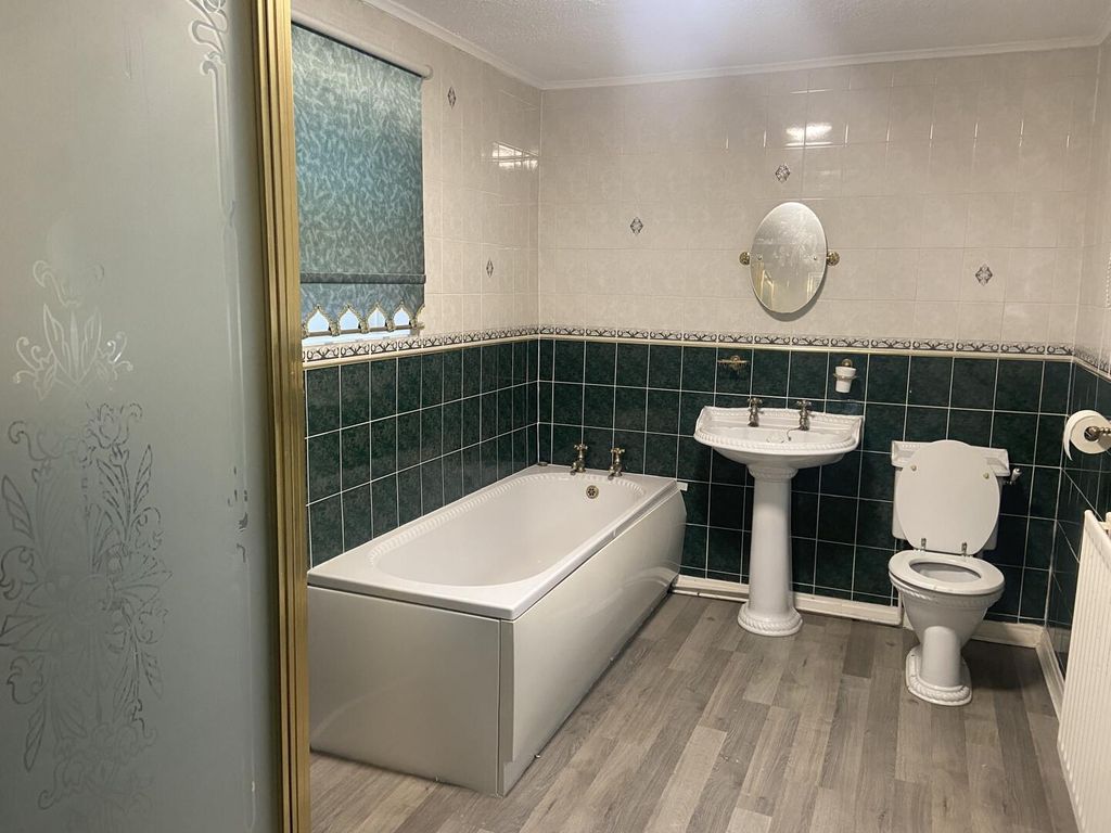 Property photo 1 of 5 Bathroom