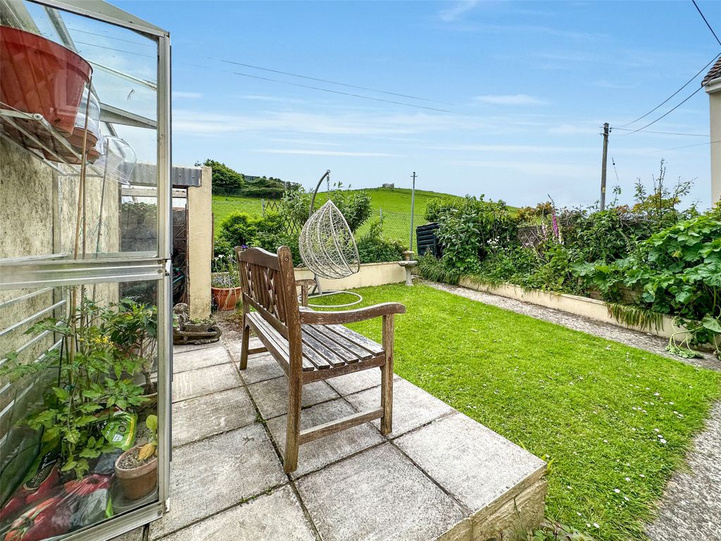 Property photo 2 of 12 Picture No. 32