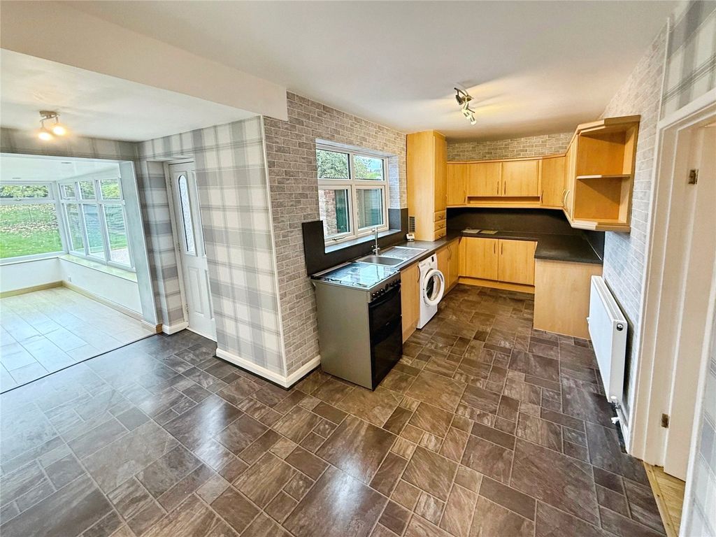 Property photo 3 of 10 Kitchen Diner