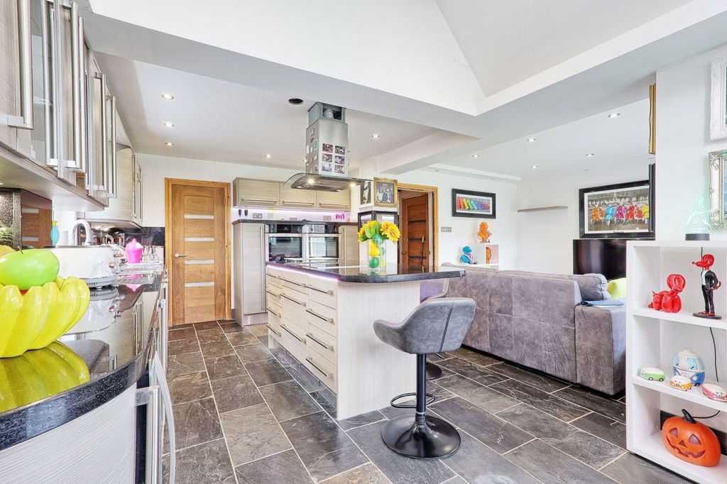 Property photo 3 of 30