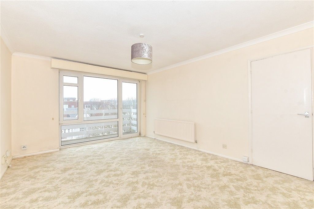 Property photo 1 of 8 Lounge