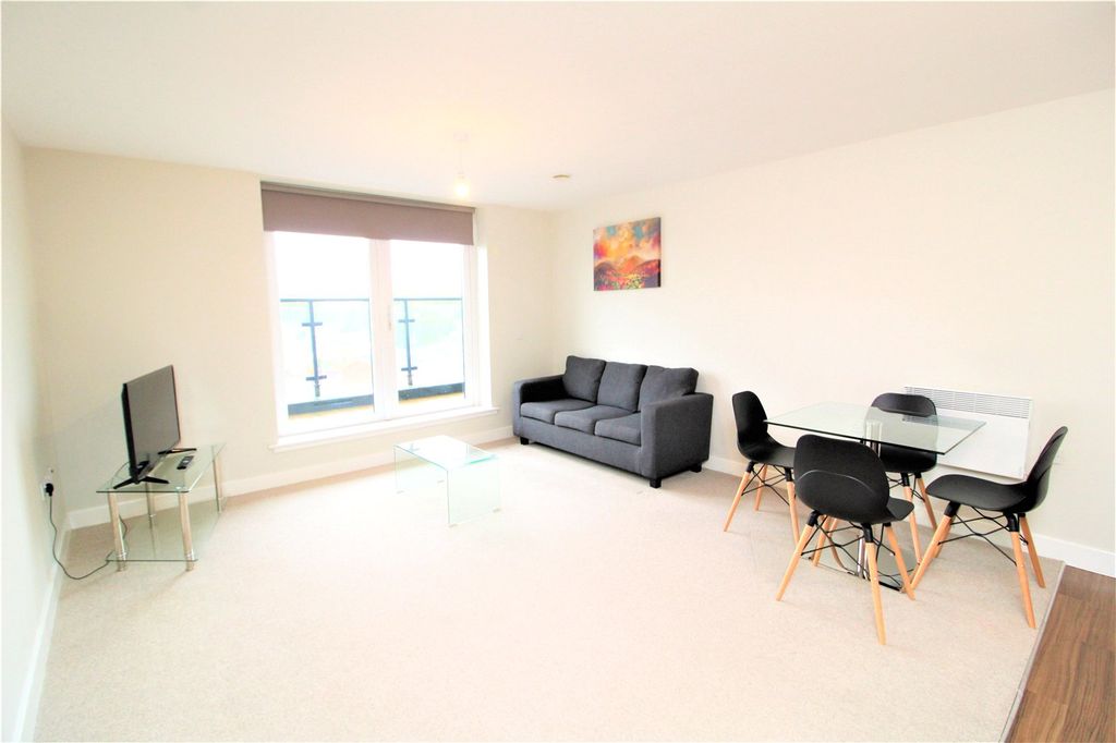 Property photo 1 of 10 Lounge