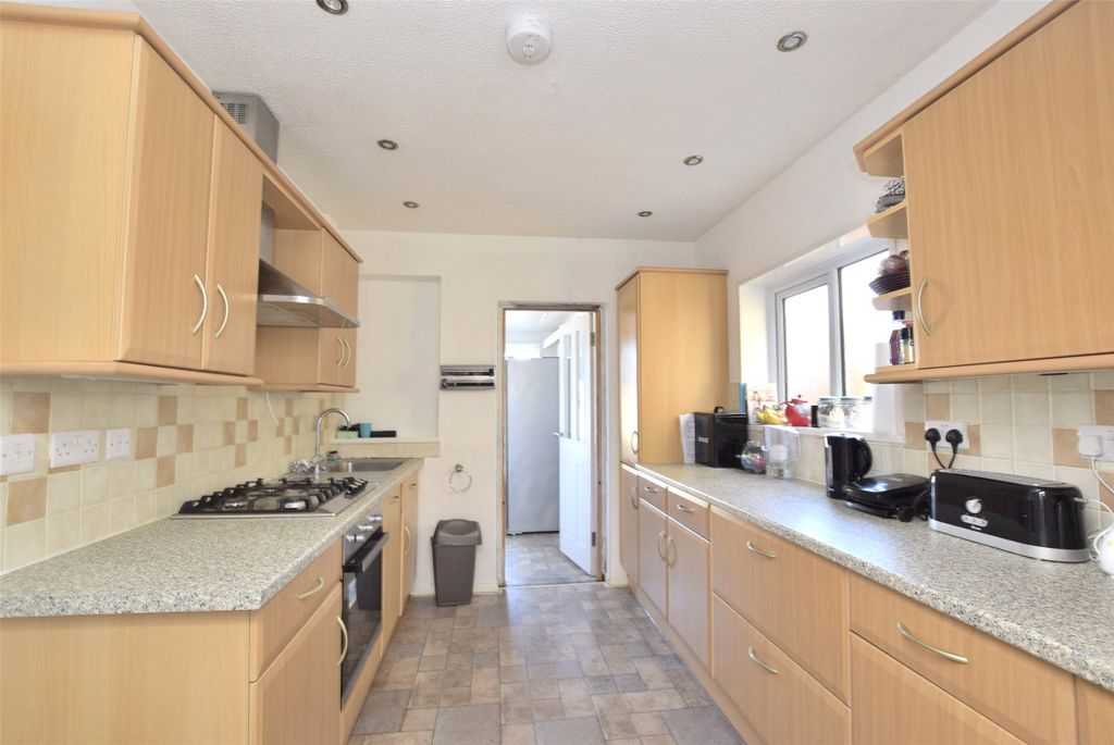 Property photo 3 of 8 Kitchen