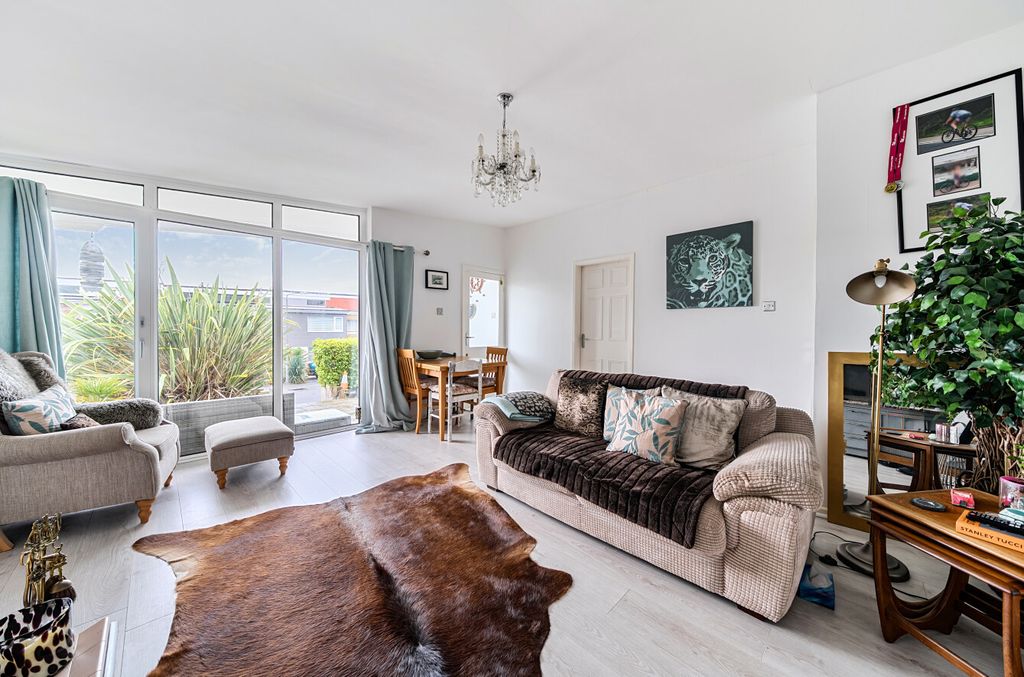 Property photo 2 of 21 1350571-10-68c155...