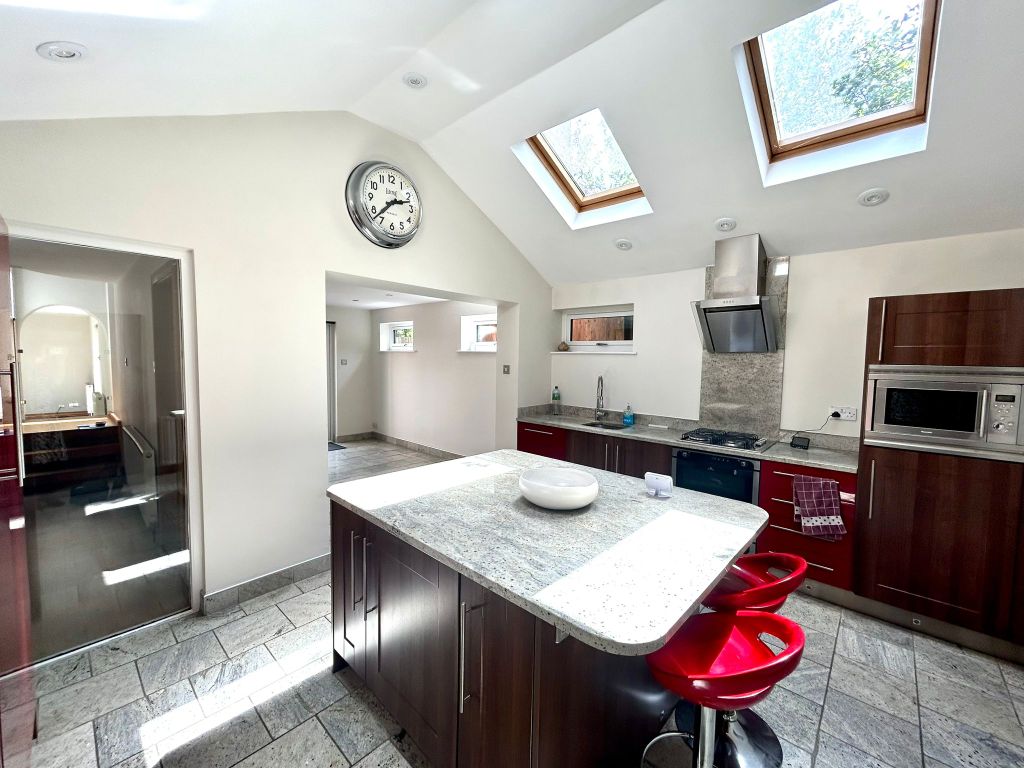 Property photo 2 of 30