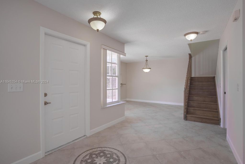 Property photo 3 of 19 <Alttext/>