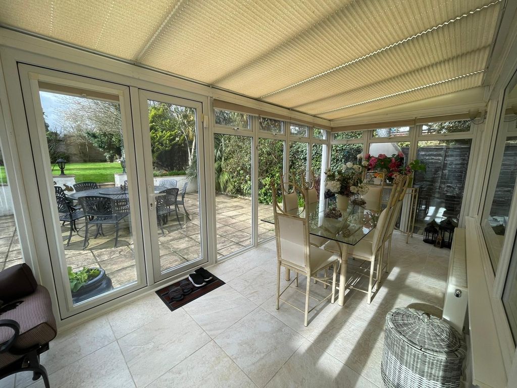 Additional image 5 of 5 bed terraced house to rentLodge Close, Chigwell IG7