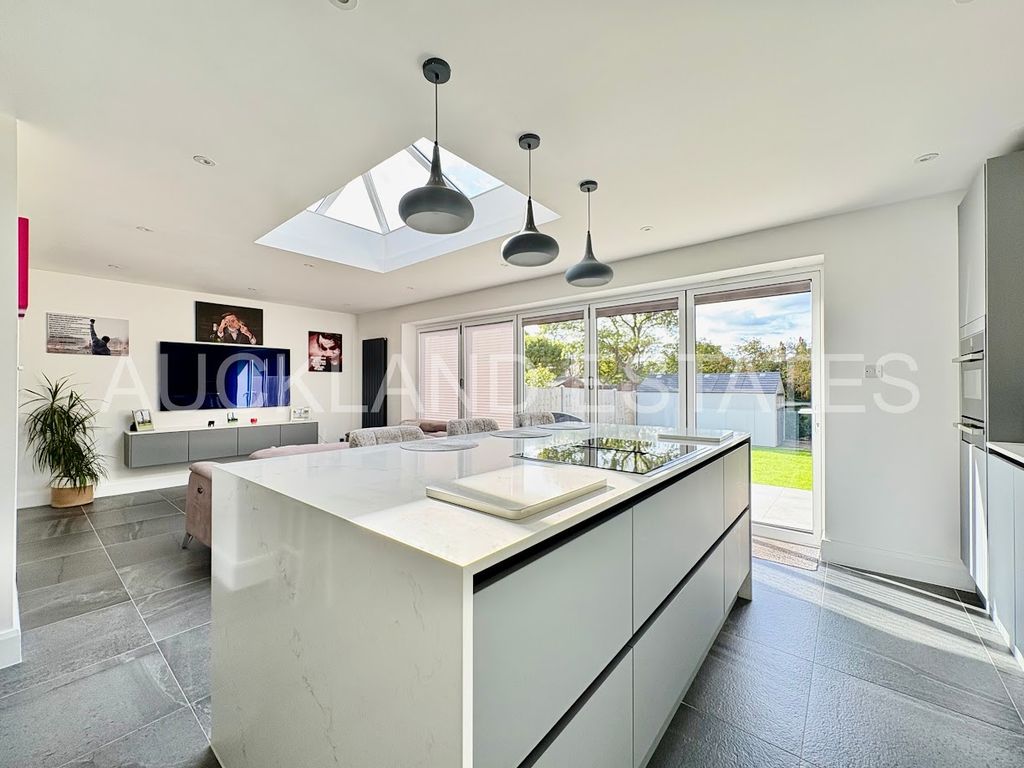 Property photo 3 of 29 Image00015-1758097033623