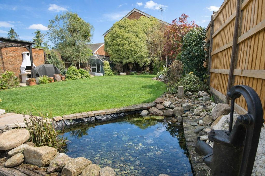 Property photo 3 of 26 Garden Pond